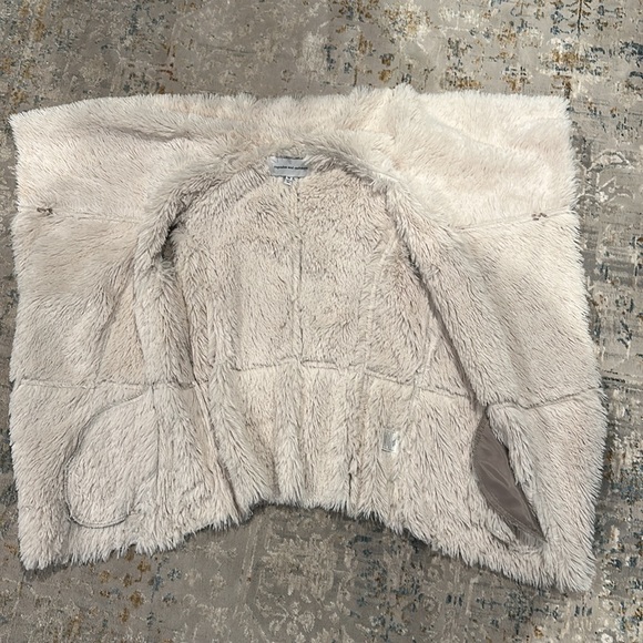 Cupcakes and Cashmere Faux Suede/Furry Vest - Picture 3 of 5